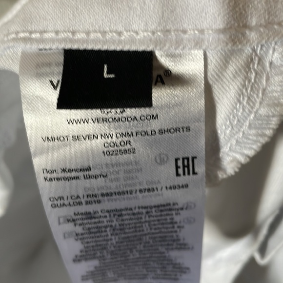NEW Vero Moda sustainable white denim shorts - Picture 7 of 8
